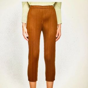 PLEATS PLEASE Issey Miyake cropped pants
